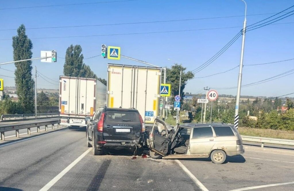 ДТП с 3 автомобилями в Семилукском районе