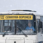 С 1 июля 2026 года автобусов между Воронежем и Семилуками станет почти в три раза больше: маршрут № 122 переходит на усиленный график
